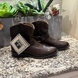 FRYE Women's Wyatt Harness Short Ankle Boot, Dark Brown Antique Pull-Up, 8 M US